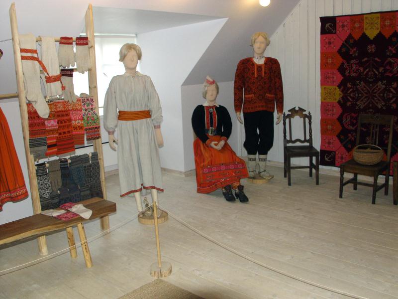 File:Muhu_Koguva küla_Muhu muuseum_keskusehoone_Välja talu_ekspositsioon.jpg